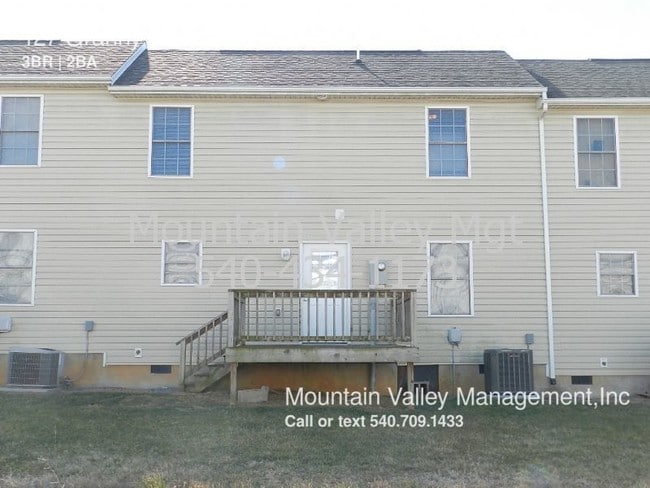Building Photo - 127 Granny Smith Dr