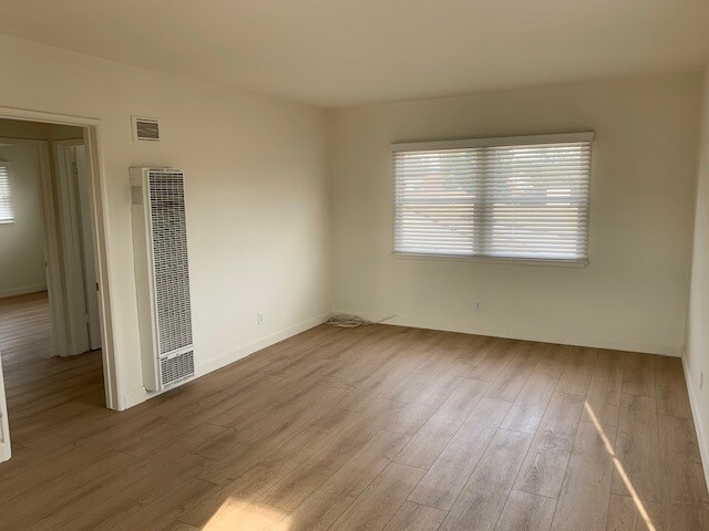 Living room - 3125 Ivy St