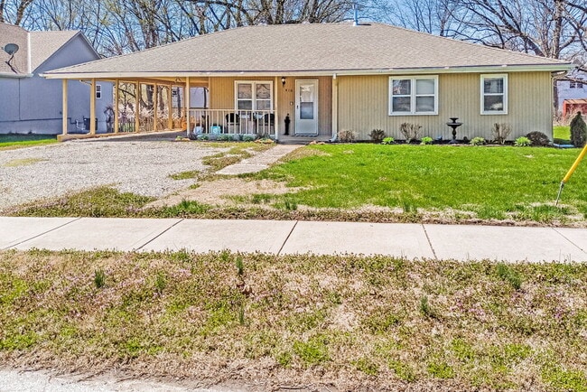 Building Photo - 410 S Washington St