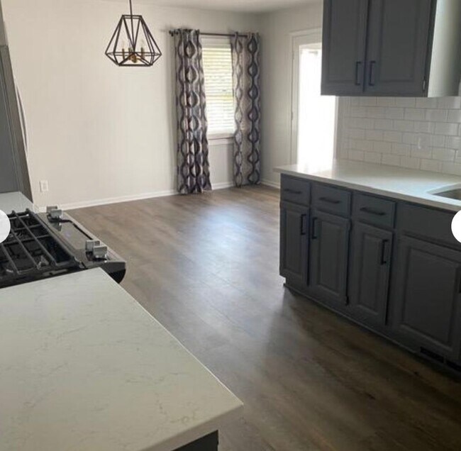 Foto del edificio - 3 bed/2 bath ranch on the NE side!