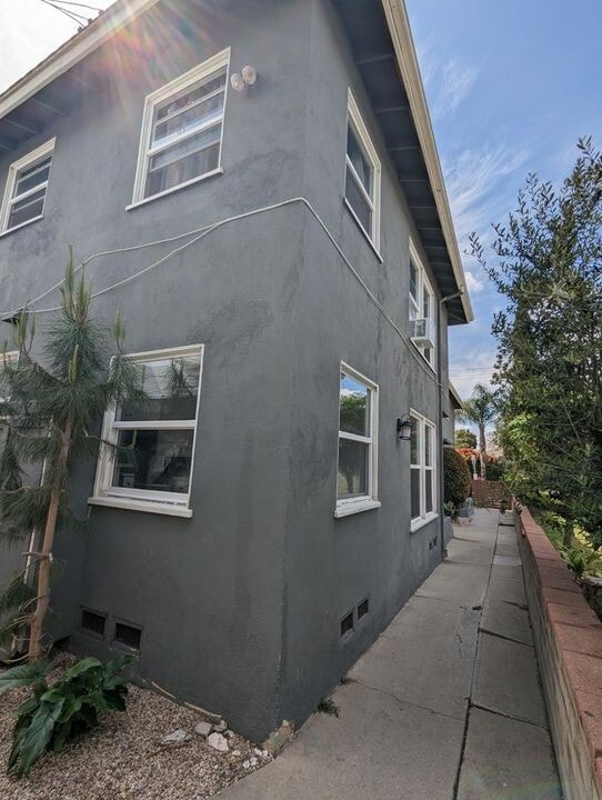 Building Photo - 6127 Romaine St