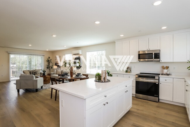 Building Photo - 8002 Quiet Knolls Dr