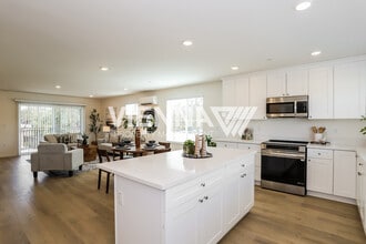 Building Photo - 7996 Quiet Knolls Dr