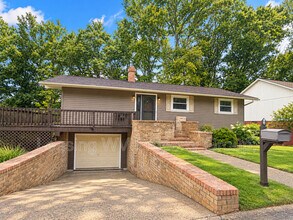 Building Photo - 2213 Avinell Dr