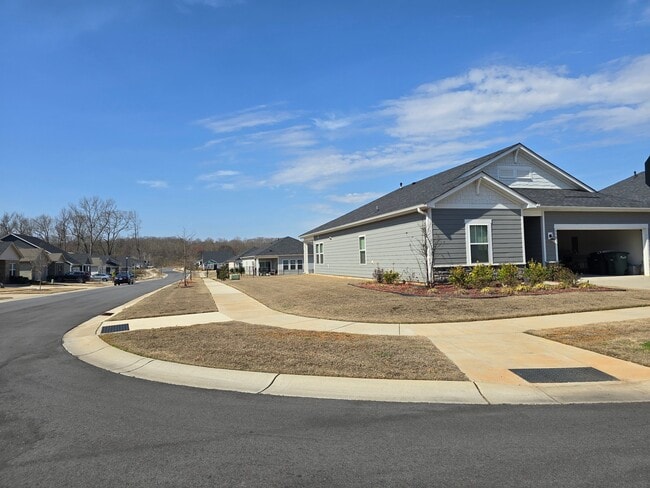 Building Photo - 3301 Plum Dr