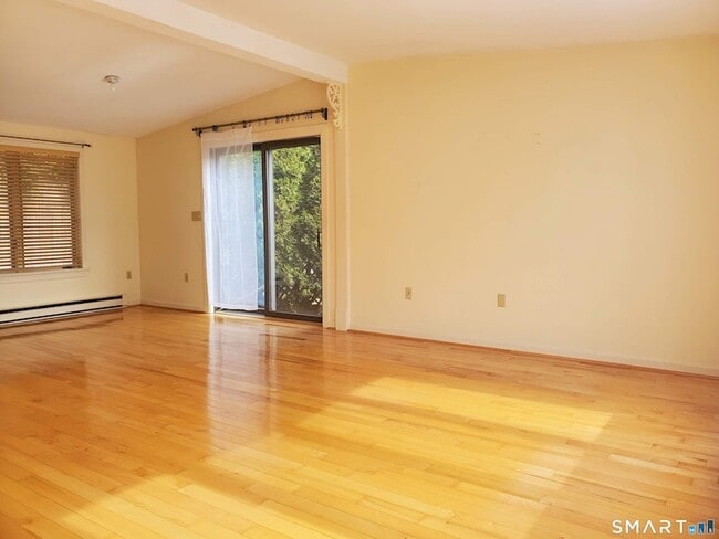 Building Photo - 25 Oakview Cir