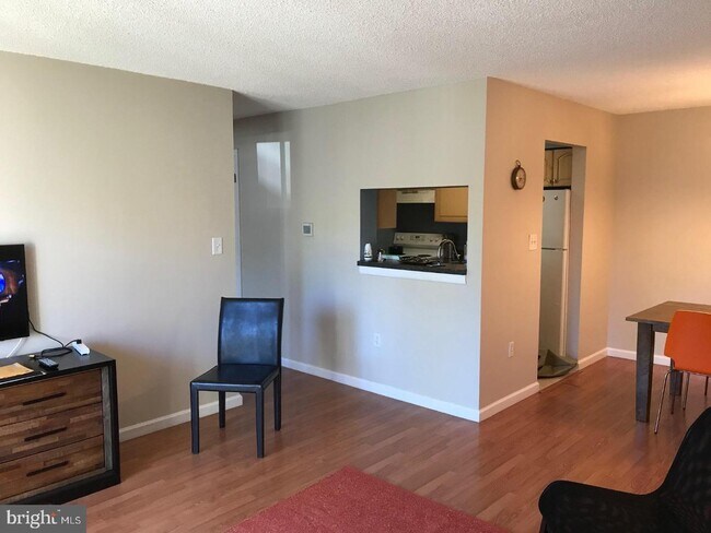 Building Photo - 1105 Ravens Crest Dr