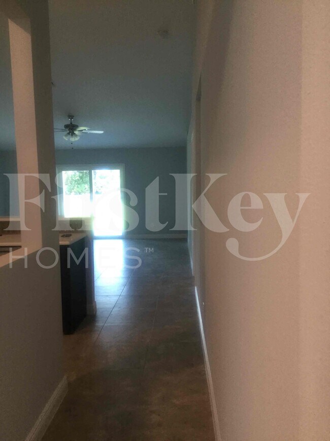 Foto del edificio - 328 SW Ridgecrest Dr