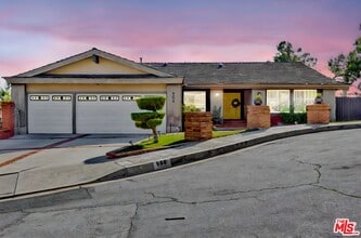 Building Photo - 906 Whitehaven Terrace