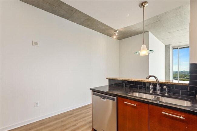 Building Photo - 3324 Peachtree Rd NE