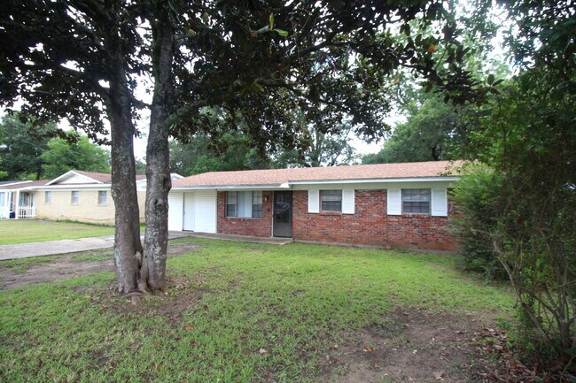 Foto del edificio - Central Pensacola 3-Bedroom Home Near Mall...