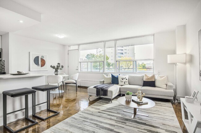 Photo du bâtiment - 225 Davisville Avenue