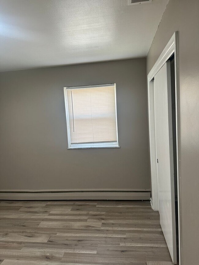 Foto del edificio - 5907 Staughton Dr