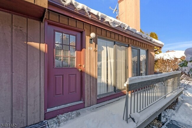 Foto del edificio - 117 Bluebird Dr