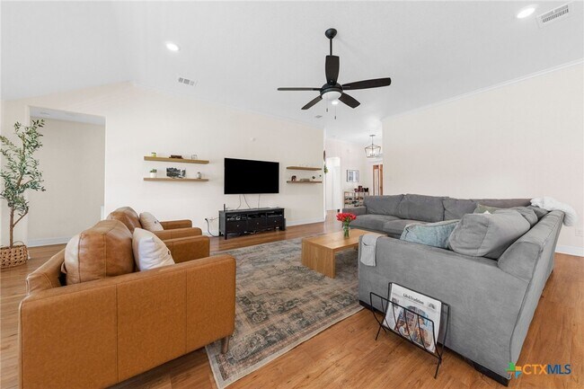 Foto del edificio - 209 Slippery Elm Dr