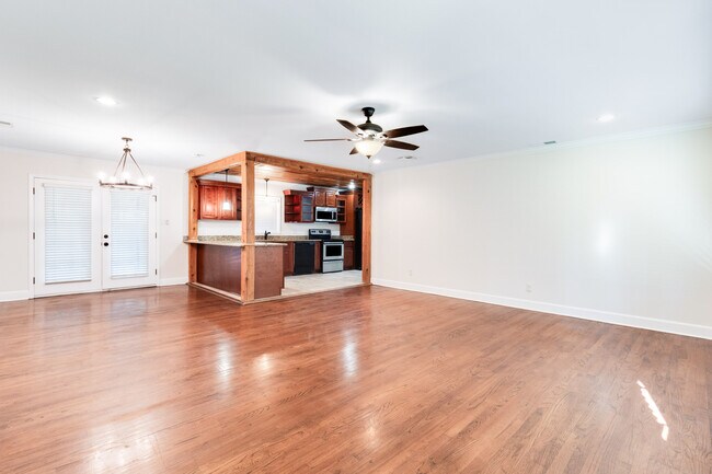 Building Photo - 221 Woodvale Ave