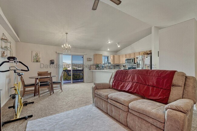 Building Photo - Inviting 3 Bedroom Townhouse on the West Side of Colorado Springs