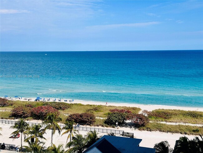 Foto del edificio - 9225 Collins Ave