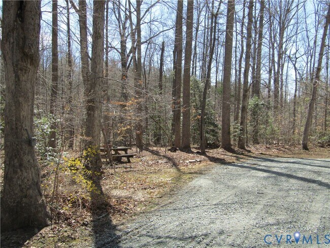 Foto del edificio - 5705 Community House Rd