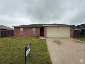 Building Photo - 3505 Westview Dr