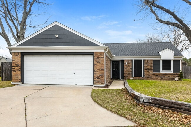 Building Photo - 3900 Dogwood Ct