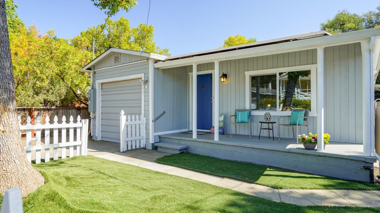 Primary Photo - 2 Bedroom 1 Bath Remodeled House in Sonoma...