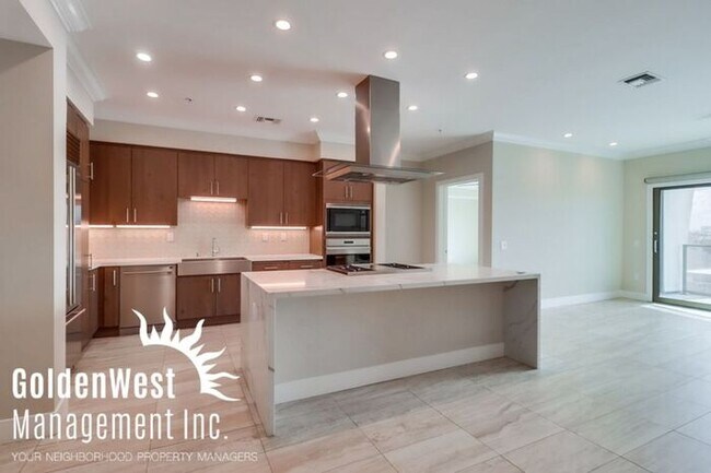 Foto del edificio - Luxury 2Bdm 2.5Ba Condo in the Heart of Po...