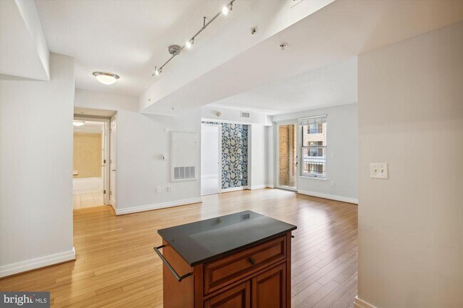 Foto del edificio - 915 E St NW