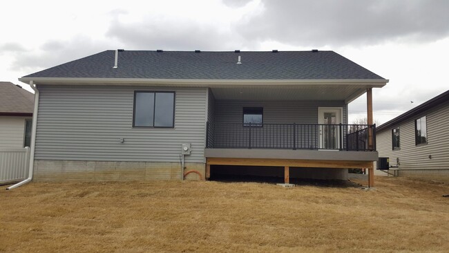 Building Photo - 5142 Betty Lou Blvd