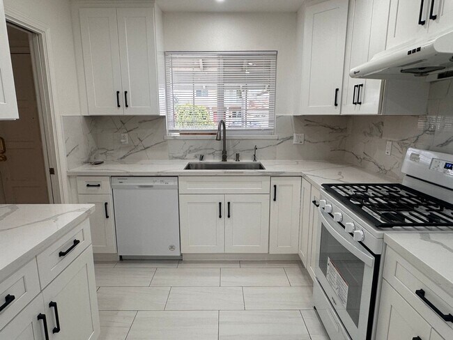 Foto del edificio - Fresh and Clean 3 Bedroom 2 Bath Home in E...