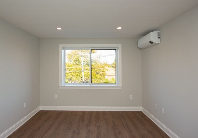 Interior Photo - 925 at North