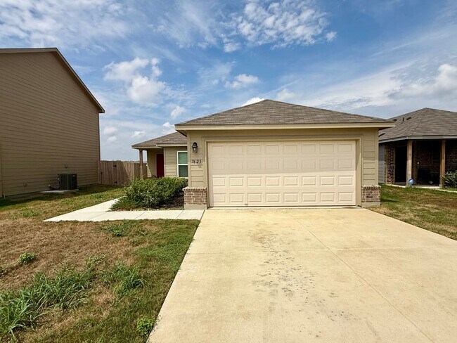 Building Photo - Charming 3-Bedroom Home Available for Rent...