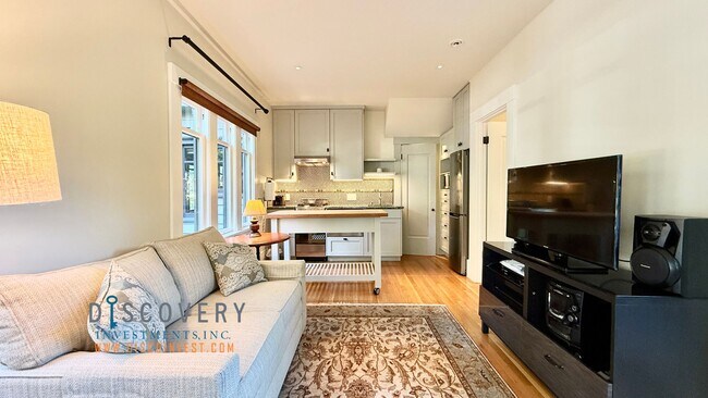 Foto del edificio - Modern and Stylish Elmwood Apartment