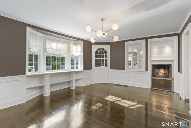 Building Photo - 890 Silvermine Rd