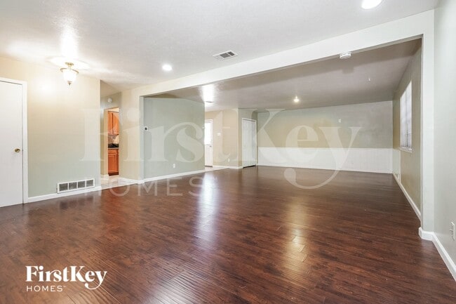 Building Photo - 215 Oriole Blvd