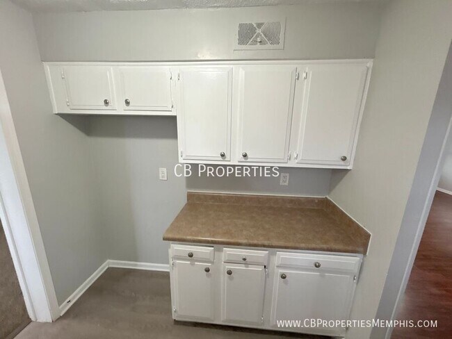 Building Photo - 5270 Algiers Dr