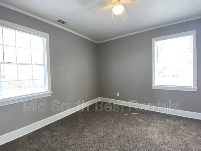 Foto del edificio - 1372 Cooper St