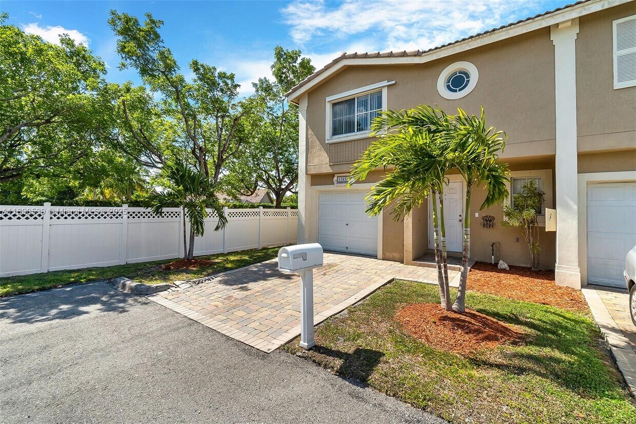 Foto principal - 11633 NW 23rd Ct