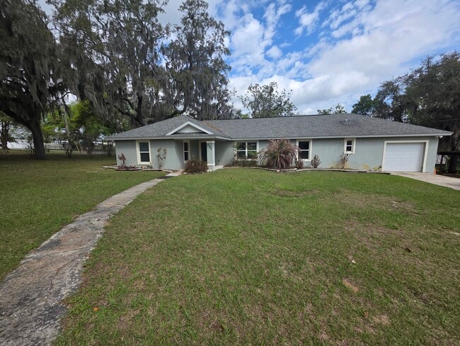 Building Photo - Lazy Oaks