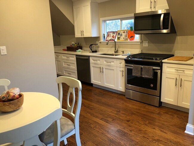 Building Photo - 1428 Wilmette Ave