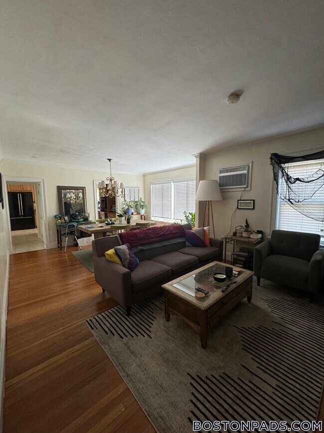 Foto del edificio - 883 Fellsway