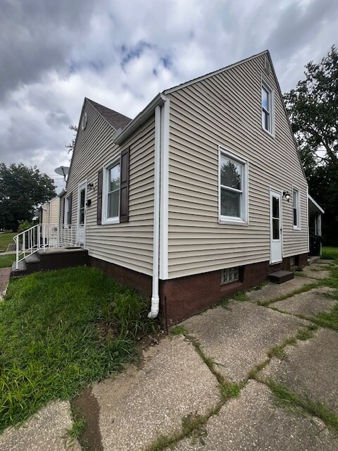 Building Photo - 1641 Redwood Ave