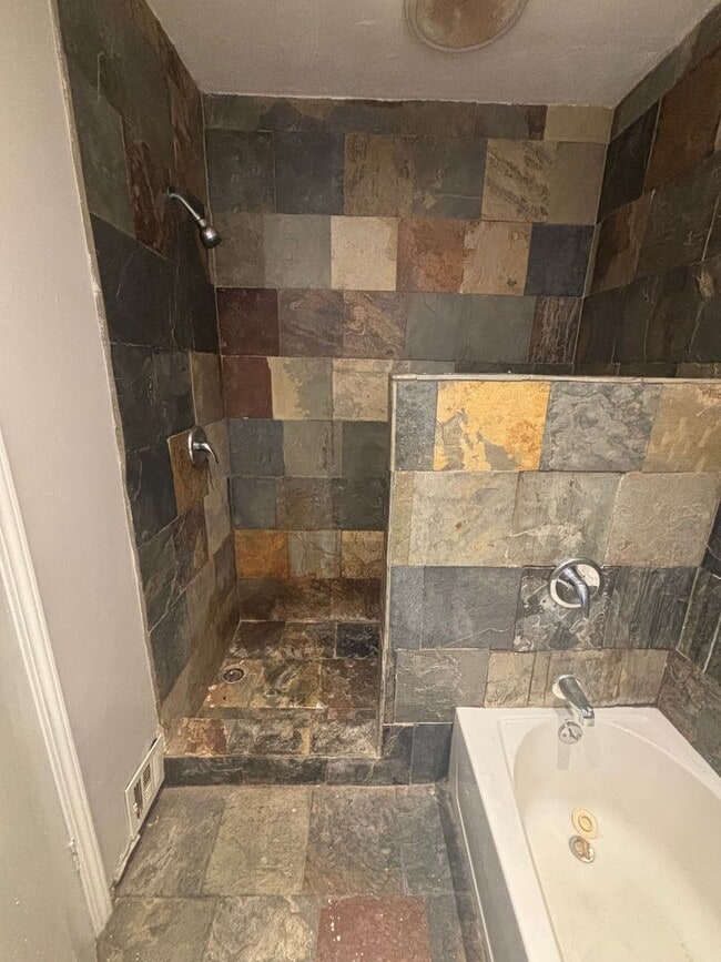 Building Photo - 3470 E 125th St