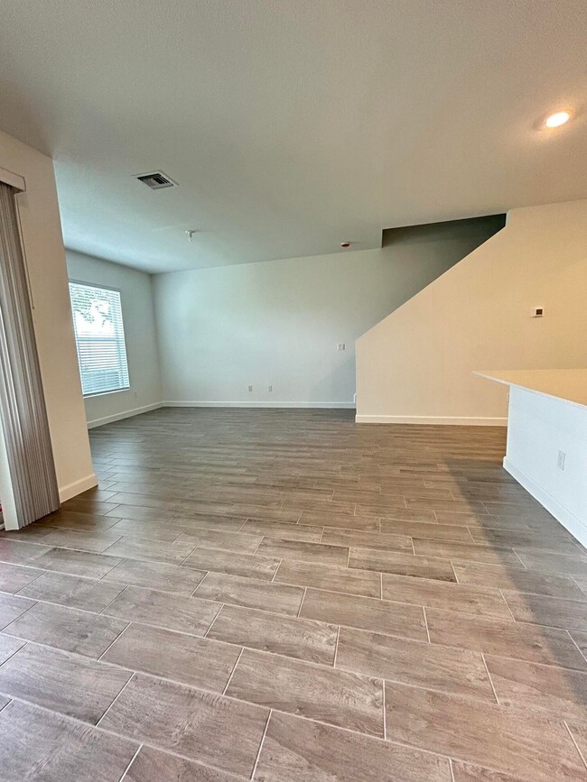 Building Photo - 4332 Pond Lily Ln