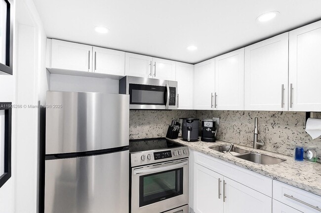 Building Photo - 234 Antiquera Ave