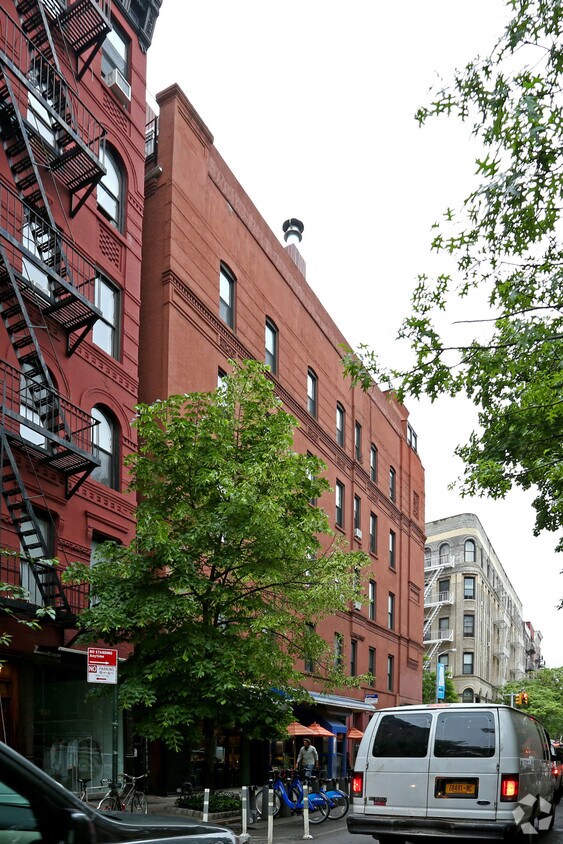 Foto del edificio - 242 Mott St