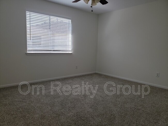 Foto del edificio - 6655 Stonefort Ct
