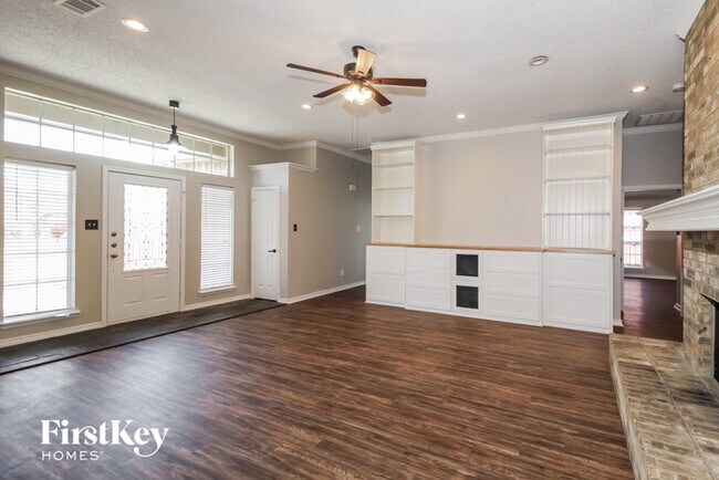 Building Photo - 2804 Pinnacle Dr