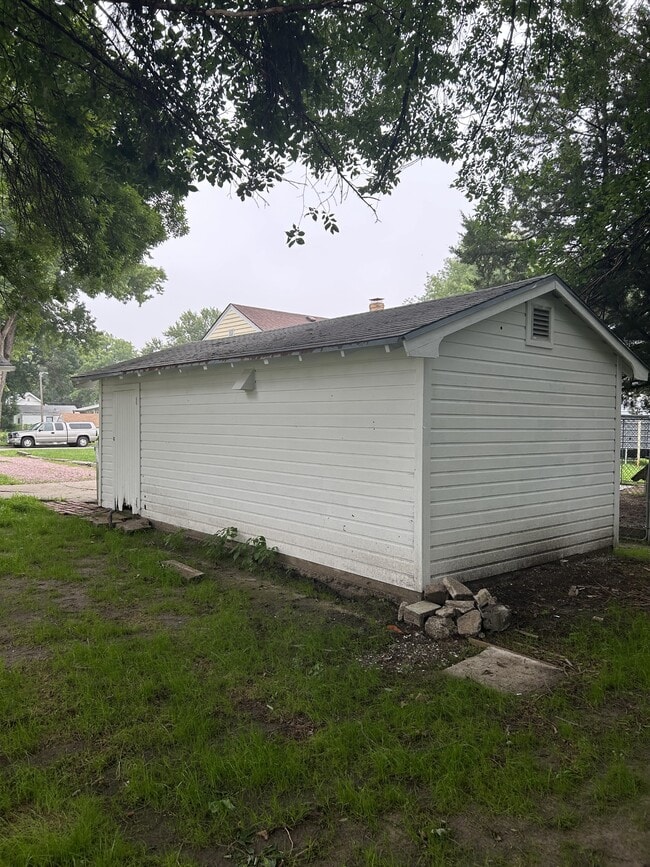 Building Photo - 1105 Hayes Ave