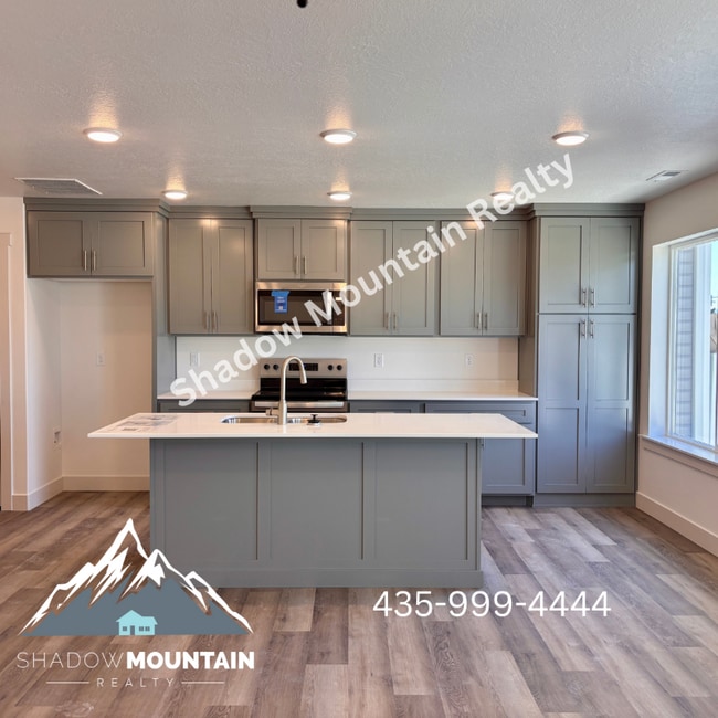 Building Photo - 659 S 85 E